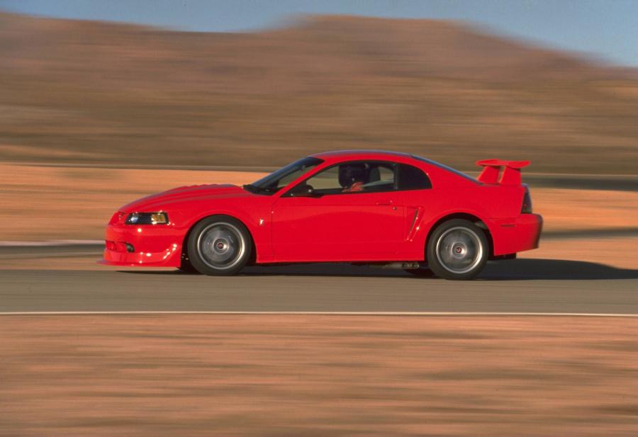  Ford Mustang SVT Cobra R 2000 года  (фото 29 из 128)